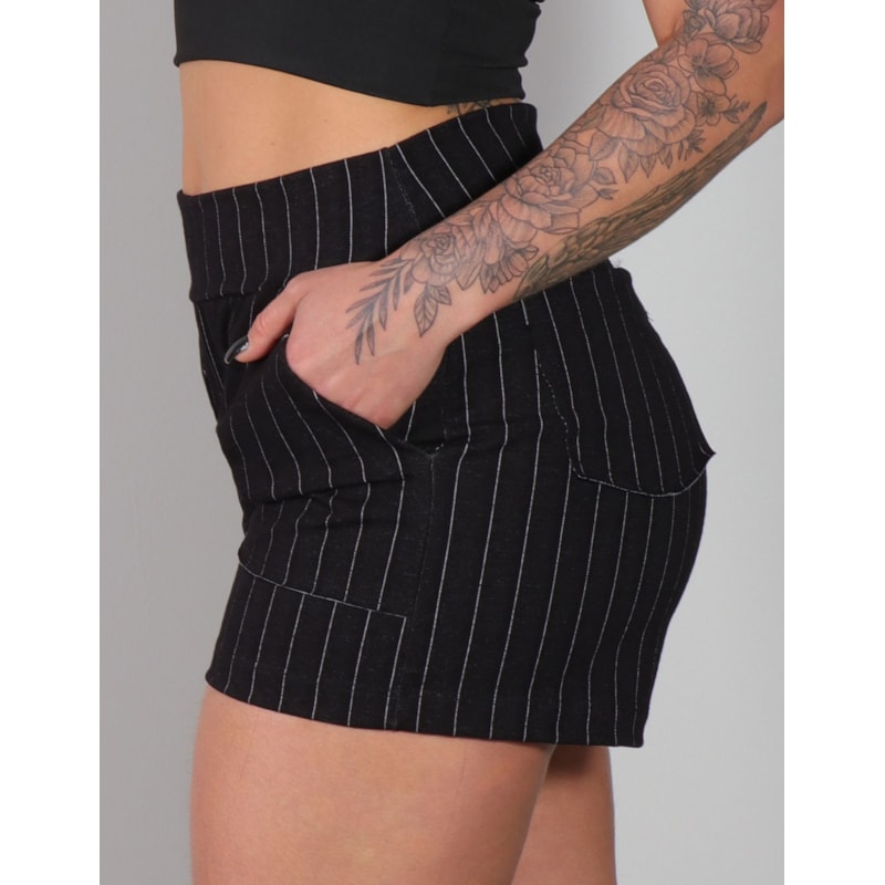 Short Feminino Estilo Alfaiataria com Risca de Giz e Bolsos | Ref: 3.3.2528-3147