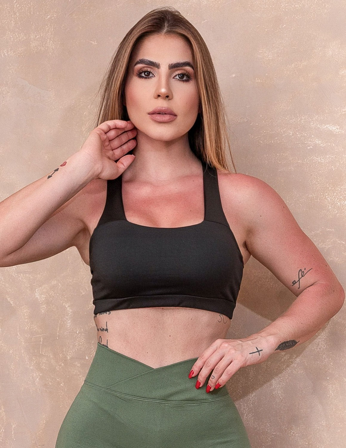 Top Fitness Feminino com Bojo e Alças Cruzadas | Ref: 4.4.1590-01