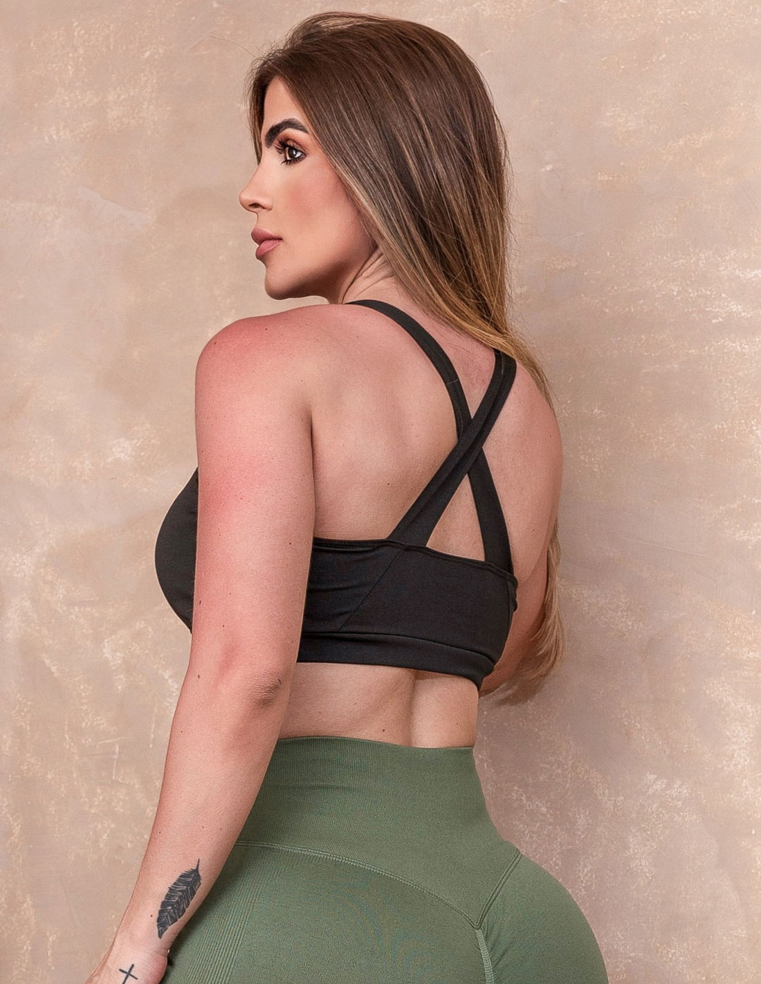 Top Fitness Feminino com Bojo e Alças Cruzadas | Ref: 4.4.1590-01
