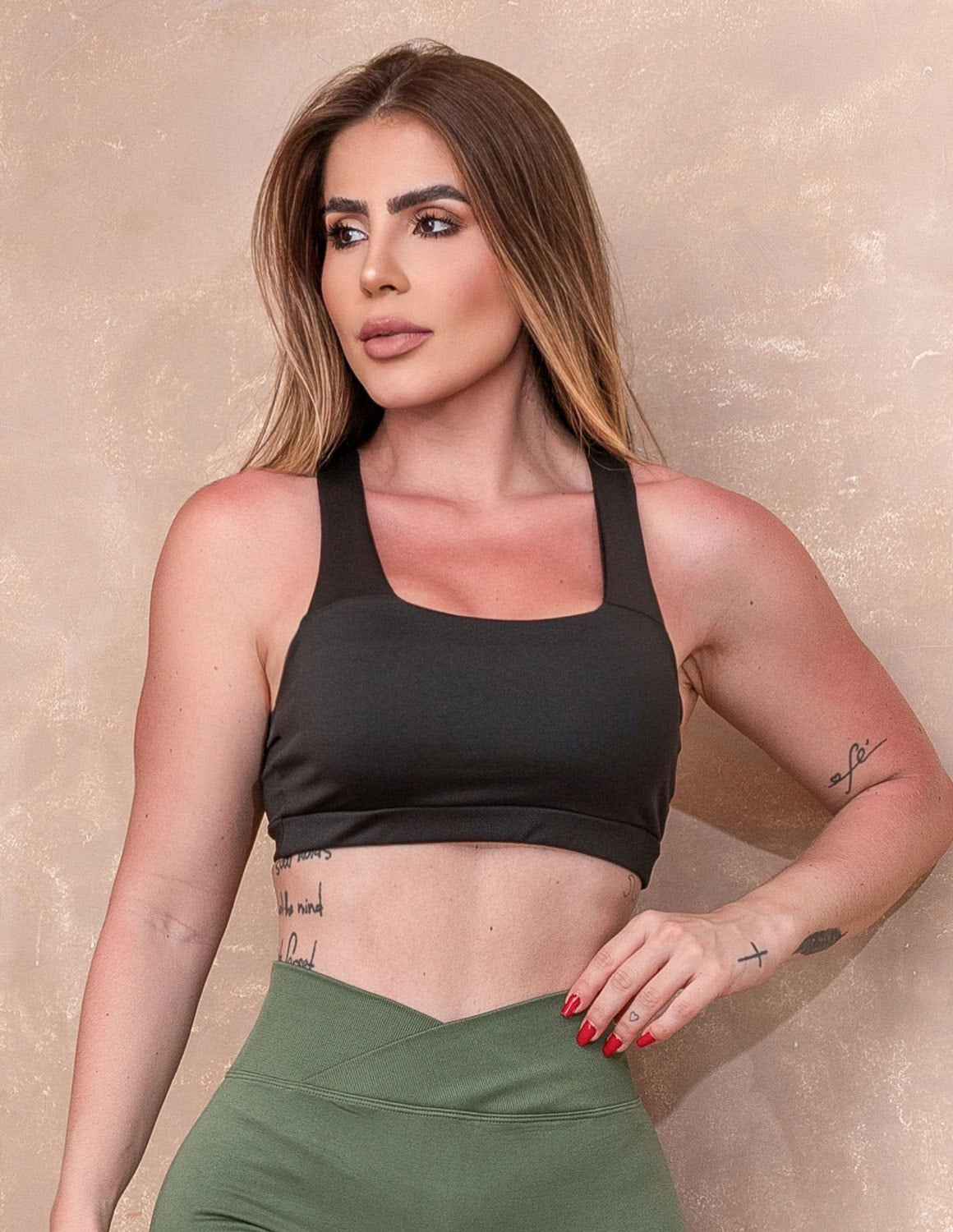 Top Fitness Feminino com Bojo e Alças Cruzadas | Ref: 4.4.1590-01