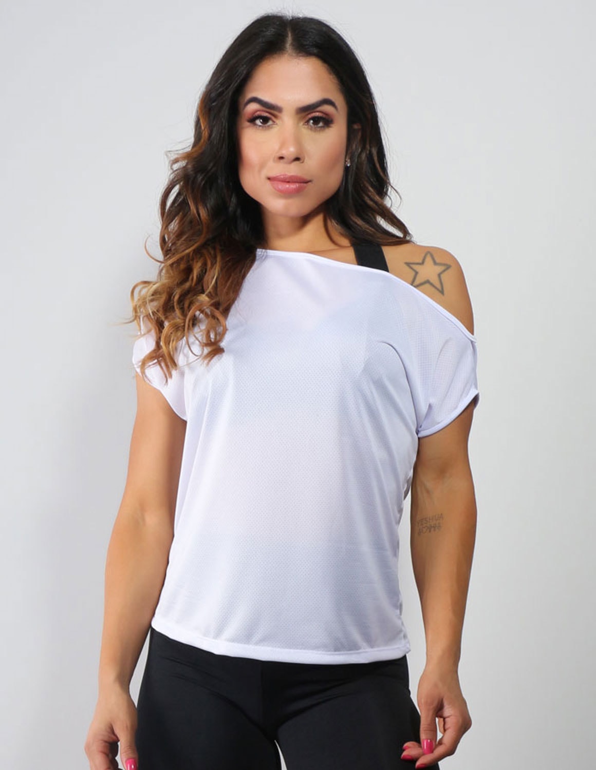 Bata Fitness em Dry Fit de Poliéster Branca
