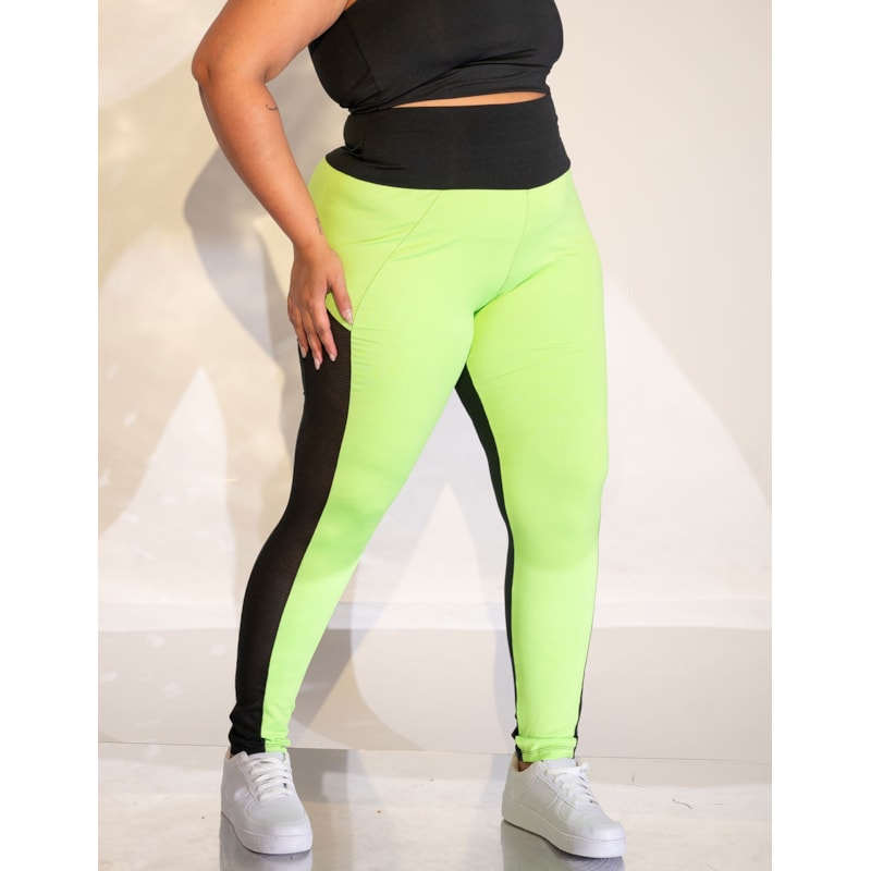 Calça Plus Size Preta e Verde Neon com Tela nas Laterais | Ref: 4.4.1768-0132