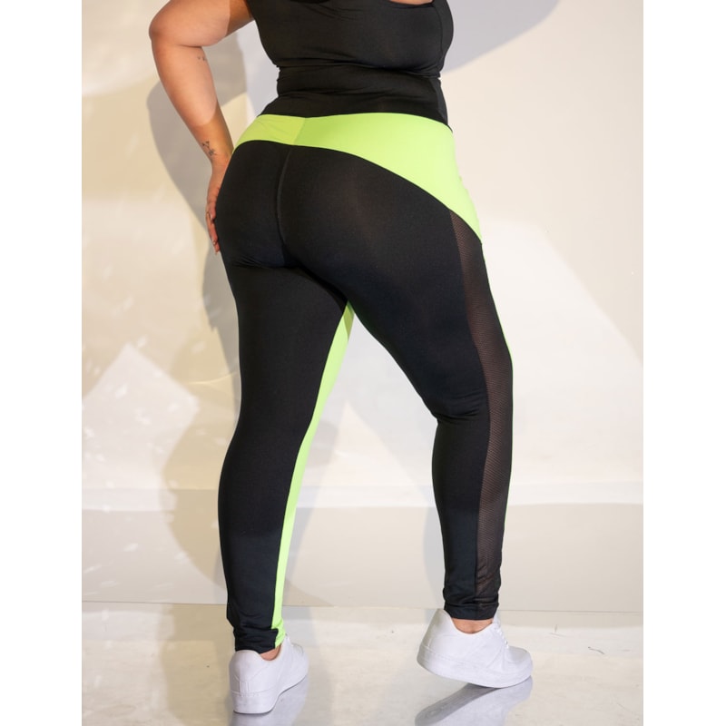 Calça Plus Size Preta e Verde Neon com Tela nas Laterais | Ref: 4.4.1768-0132