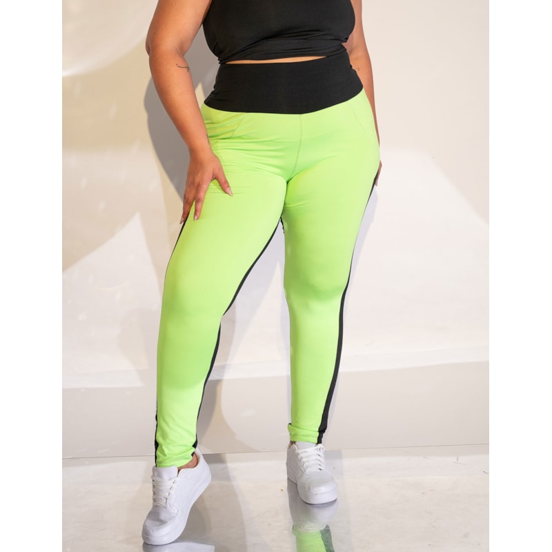Calça Plus Size Preta e Verde Neon com Tela nas Laterais | Ref: 4.4.1768-0132
