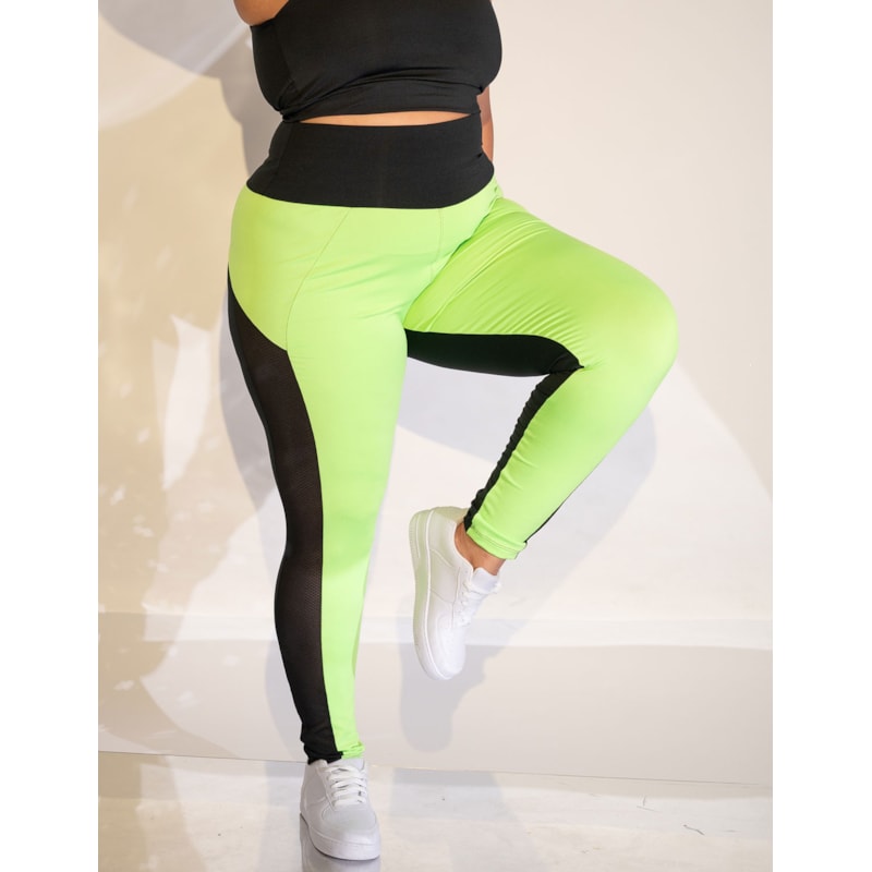 Calça Plus Size Preta e Verde Neon com Tela nas Laterais | Ref: 4.4.1768-0132