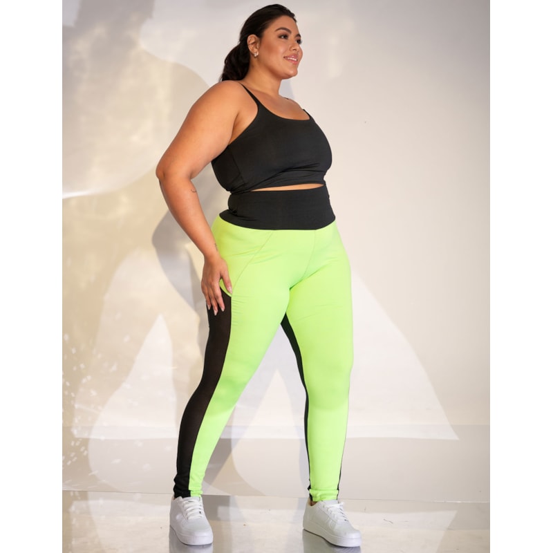 Calça Plus Size Preta e Verde Neon com Tela nas Laterais | Ref: 4.4.1768-0132