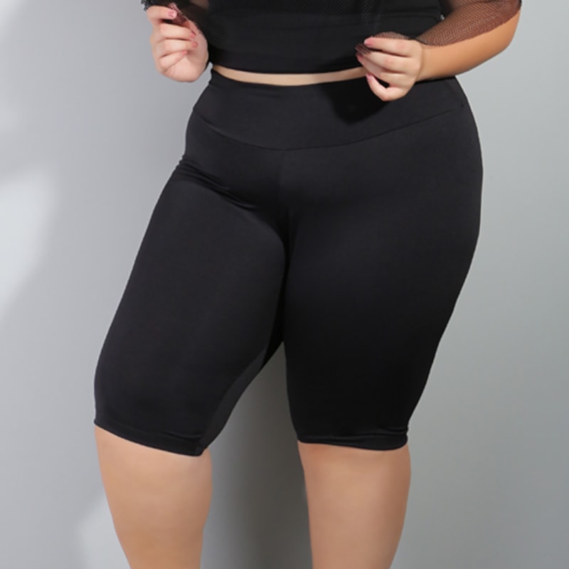 Bermuda Preta Plus Size com Cós Médio | Ref: 4.4.4074-01