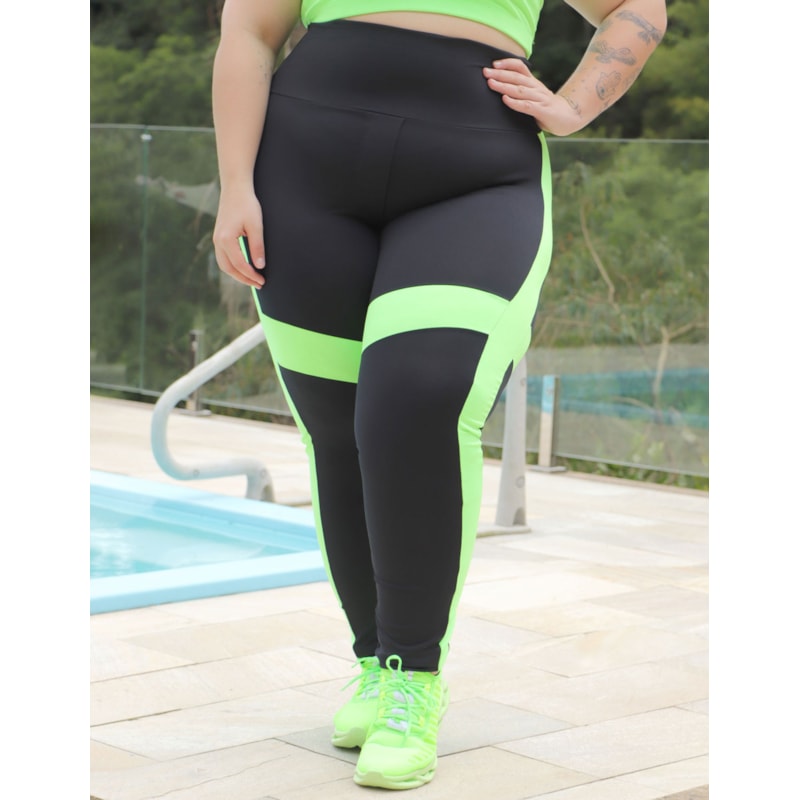 Calça Plus Size Preta com Recortes Verde Neon | Ref: 4.4.4132-0132