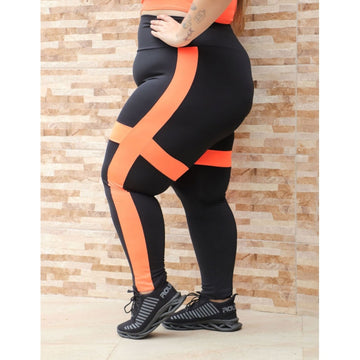 Calça Fitness Plus Size Preta com Recortes Laranja Neon | Ref: 4.4.4132-0137