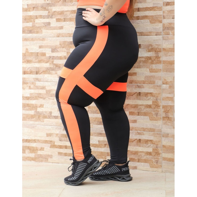 Calça Fitness Plus Size Preta com Recortes Laranja Neon | Ref: 4.4.4132-0137