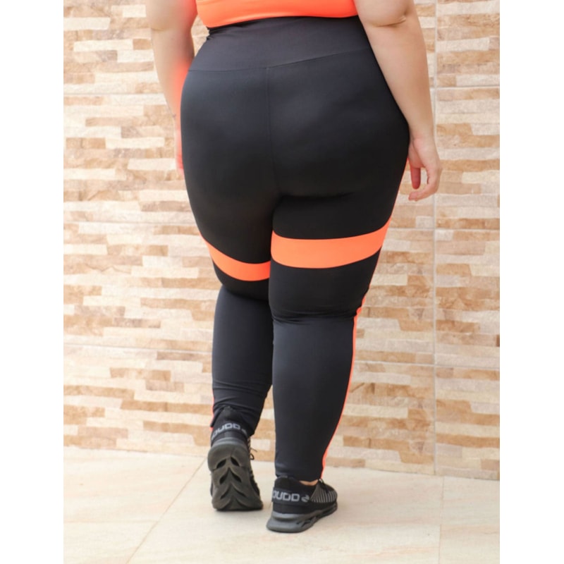 Calça Fitness Plus Size Preta com Recortes Laranja Neon | Ref: 4.4.4132-0137