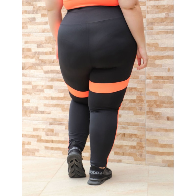 Calça Fitness Plus Size Preta com Recortes Laranja Neon | Ref: 4.4.4132-0137