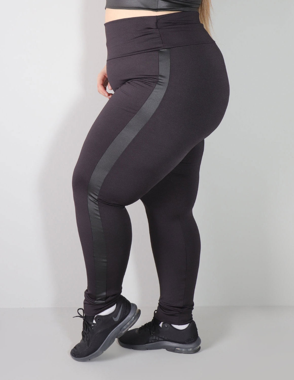 Calça Legging Plus Size Punho Preta Cós Alto com Cirrê | Ref: 4.4.4137C-01