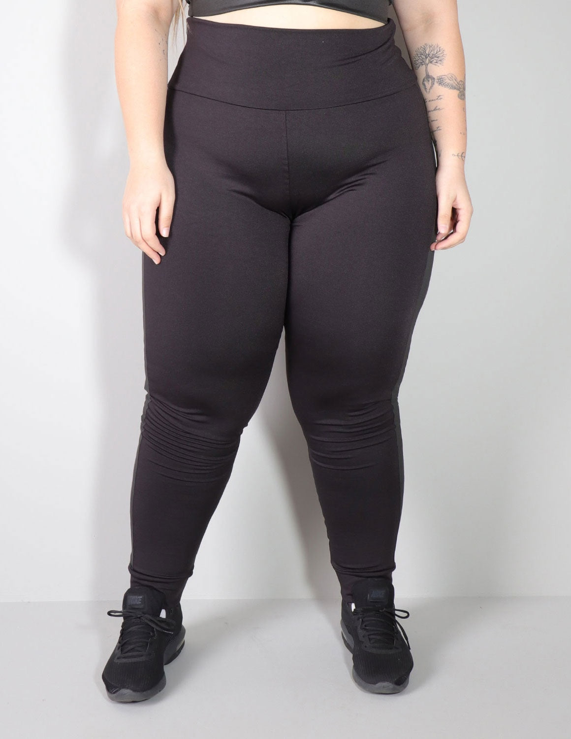 Calça Legging Plus Size Punho Preta Cós Alto com Cirrê | Ref: 4.4.4137C-01