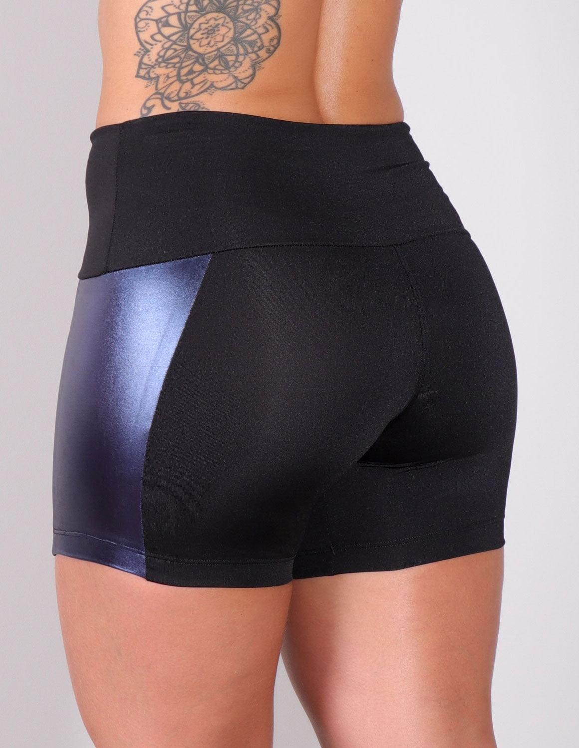 Short Preto com Recortes Azuis com Brilho | Ref: 4.4.4165-0106