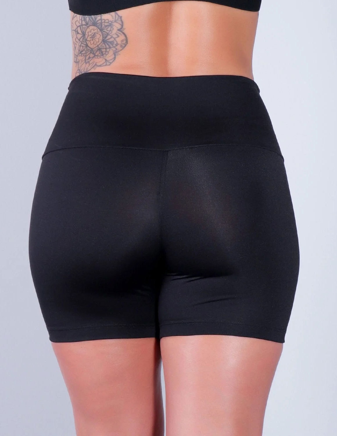 Short Fitness Preto com Recortes Amarelo Neon | Ref: 4.4.4198-0136