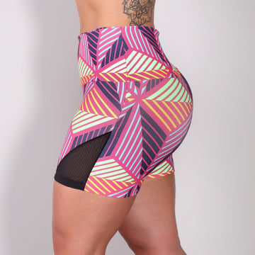 Short com Estampa e Recortes de Tela Preta | Ref: 4.4.4198-3151