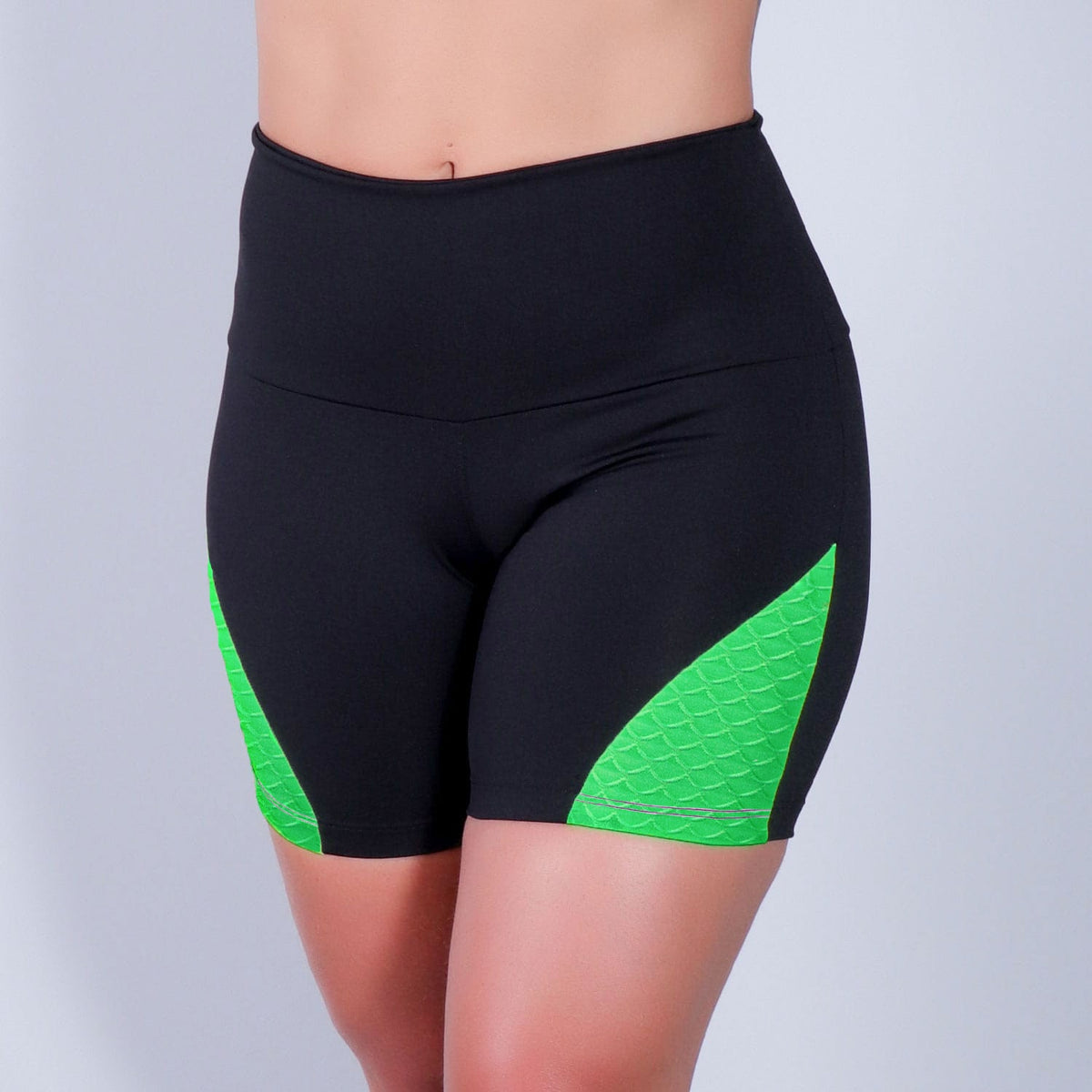 Short Preto com Recortes Texturizados Verde Neon | Ref: 4.4.4198-3201
