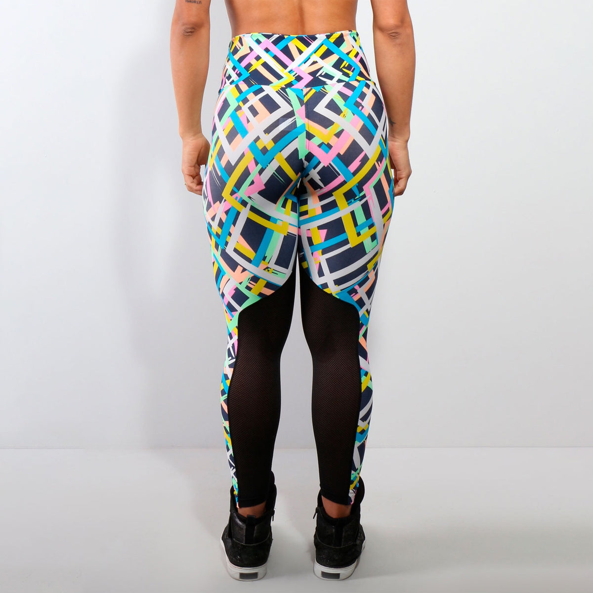 Calça Feminina Fitness Estampada em Suplex com Recortes de Tela | Ref: 4.4.4206-3110