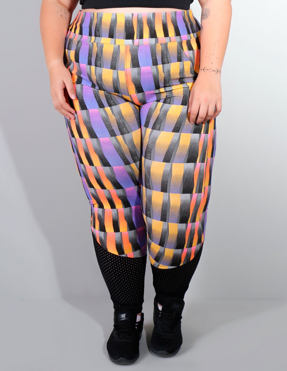 Calça Estampada Plus Size com Recortes em Tela de Poliamida | Ref: 4.4.4225-3126