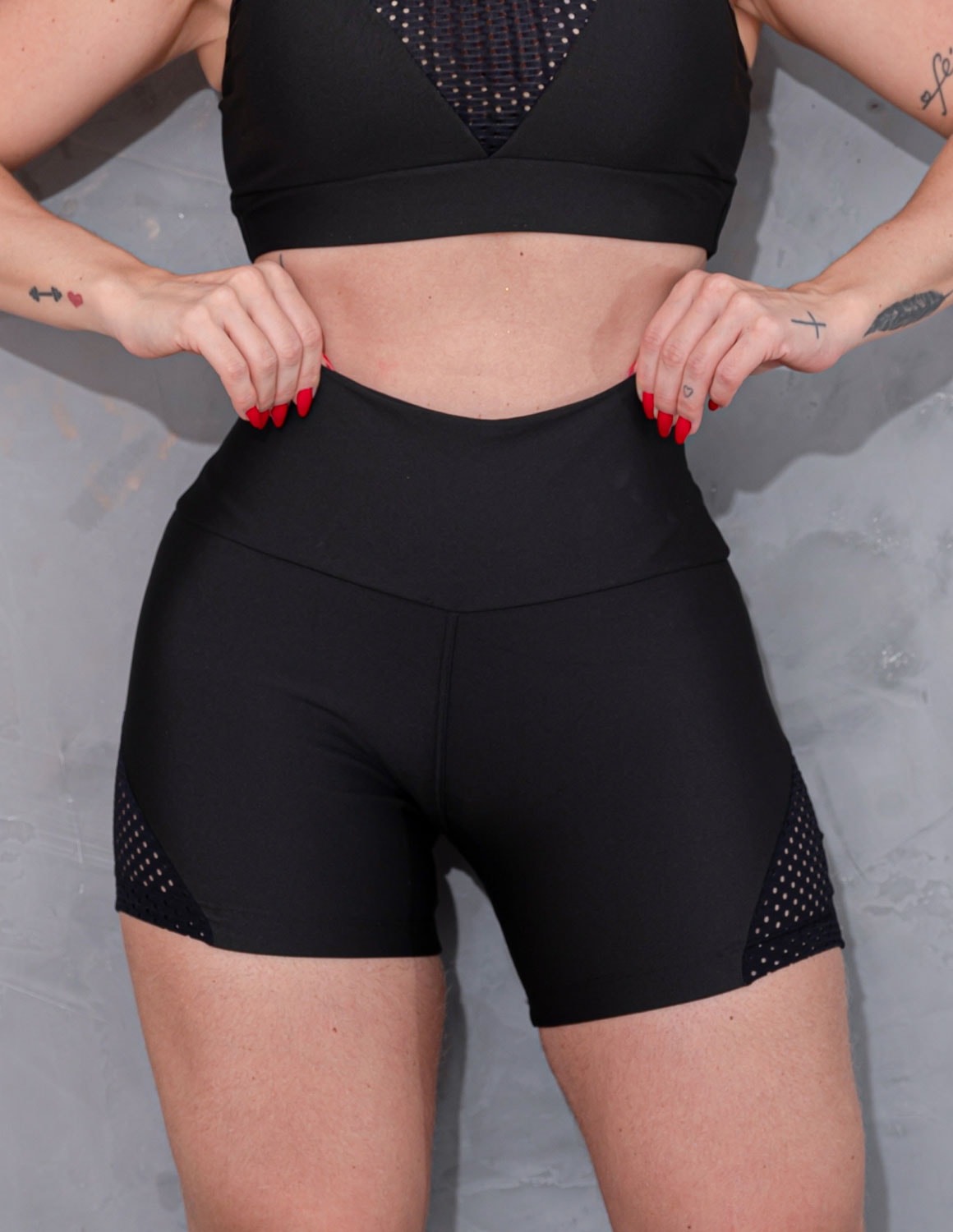 Short Fitness Feminino com Recortes de Tela de Poliamida | Ref: 4.4.4226-01