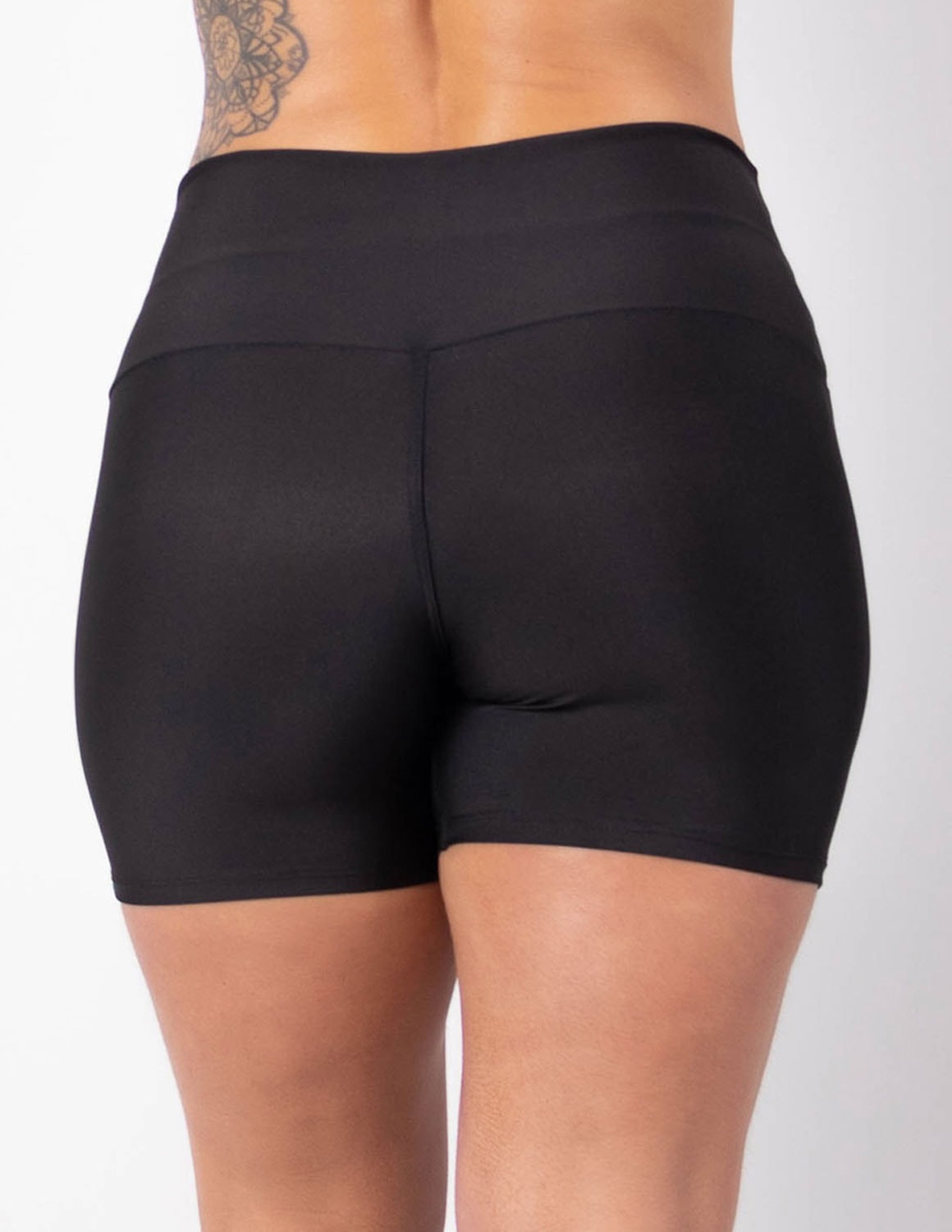Short Fitness Preto com Recortes de Tela Verde | Ref: 4.4.4226-0105