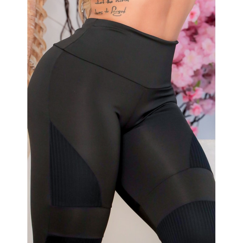 Calça Legging Fitness Preta com Recortes de Tela | Ref: 4.4.4266-01