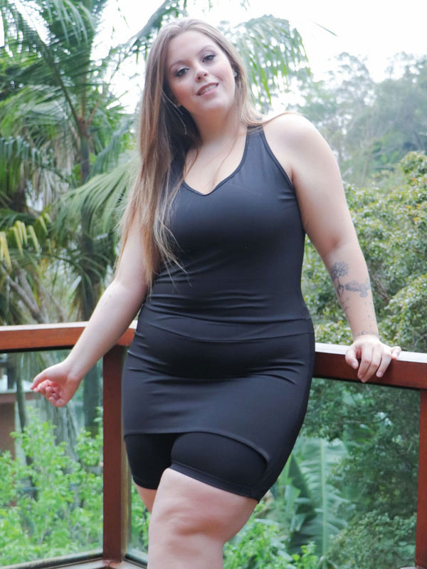 Macaquinho Plus Size Preto com Saia Tapa Bumbum | Ref: 4.4.4269-01