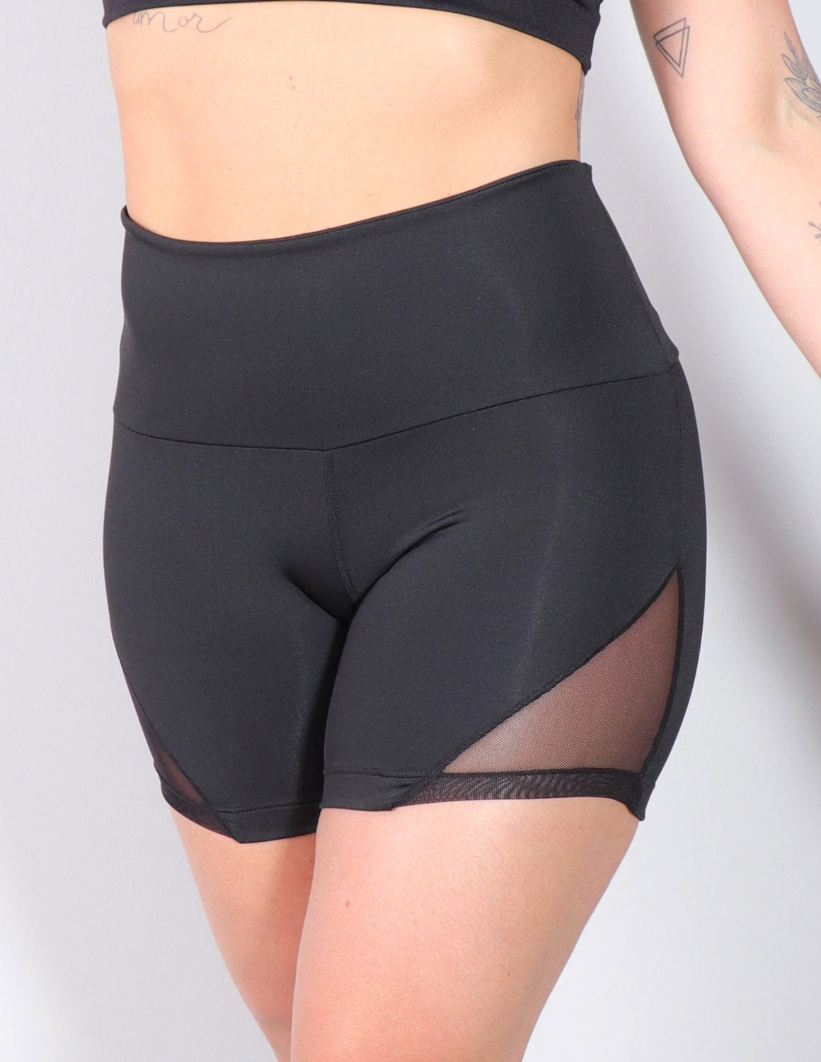 Shortinho Preto com Recortes de Tule | Ref: 4.4.4278-01