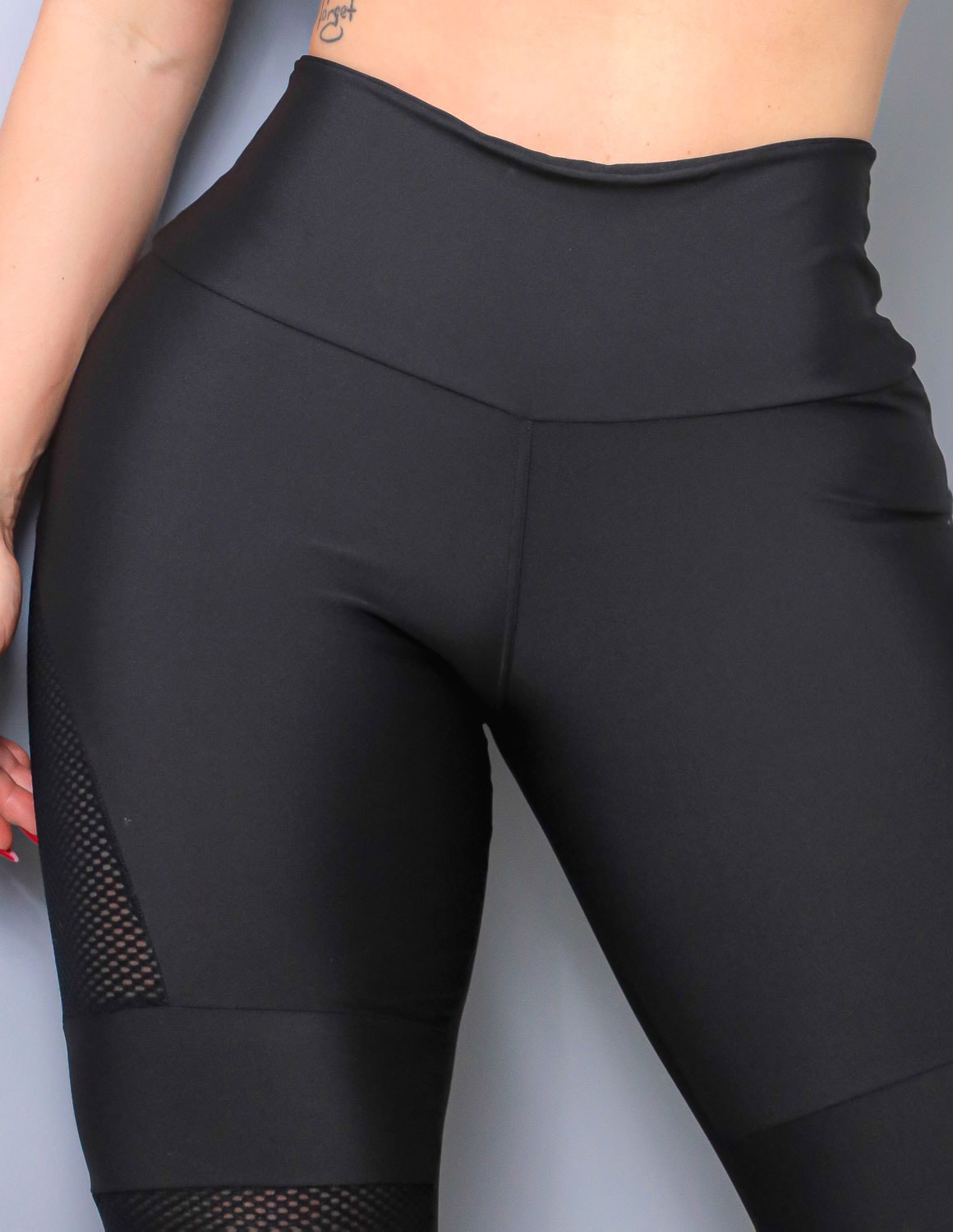 Calça Legging Punho Preta com Recortes de Tela | Ref: 4.4.4285-01