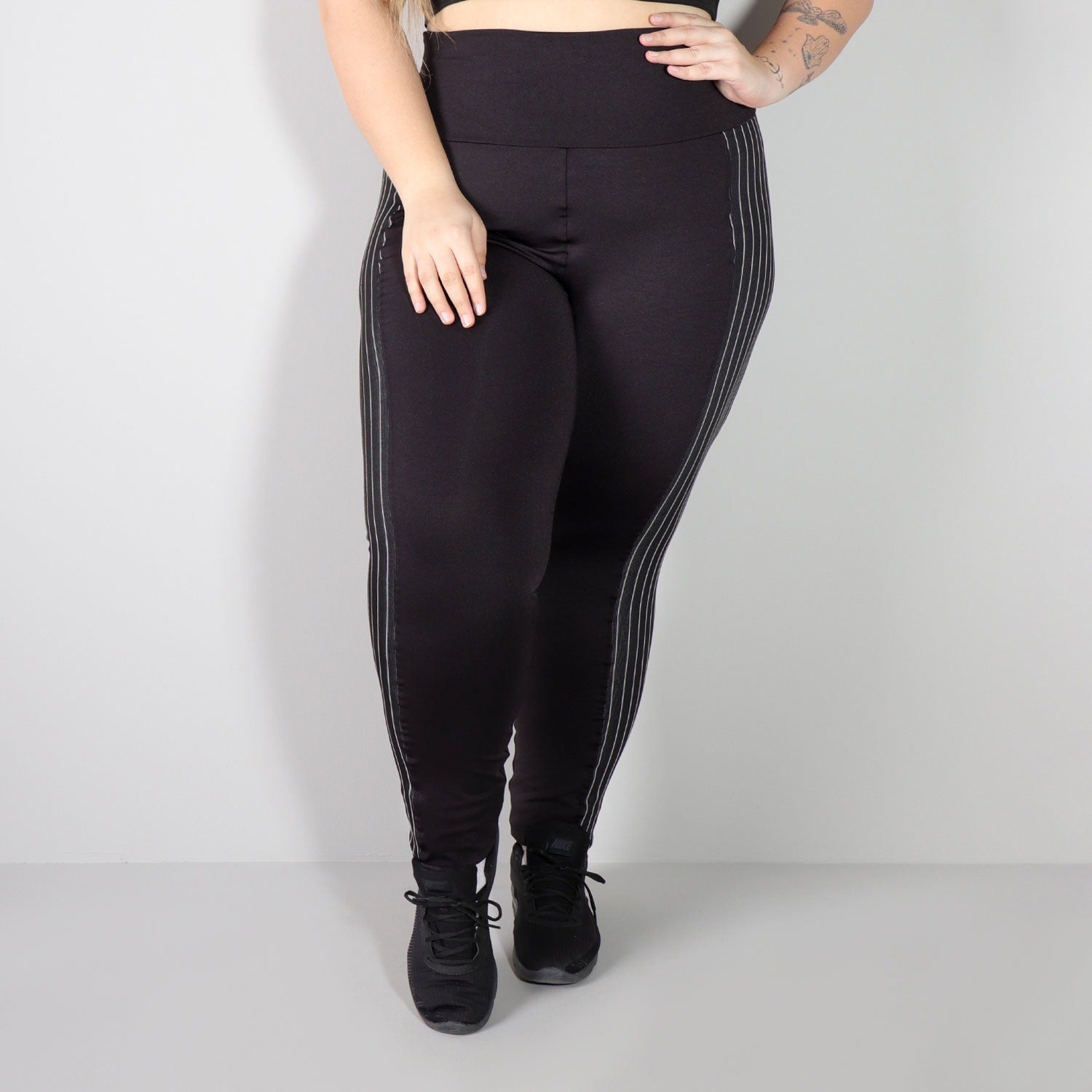 Calça Legging Plus Size Preta com Recortes de Risco de Giz | Ref: 4.4.4286-01