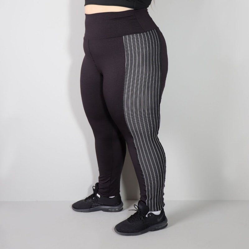 Calça Legging Plus Size Preta com Recortes de Risco de Giz | Ref: 4.4.4286-01