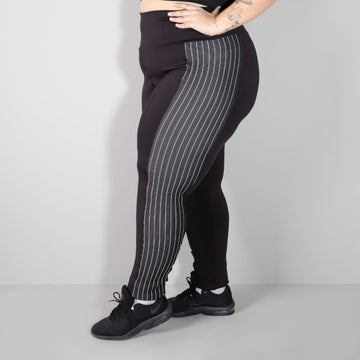 Calça Legging Plus Size Preta com Recortes de Risco de Giz | Ref: 4.4.4286-01