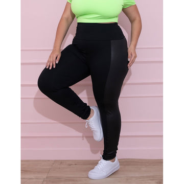 Calça Plus Size Cintura Alta Preta com Recortes Laterais de Cirrê | Ref: 4.4.4290-01