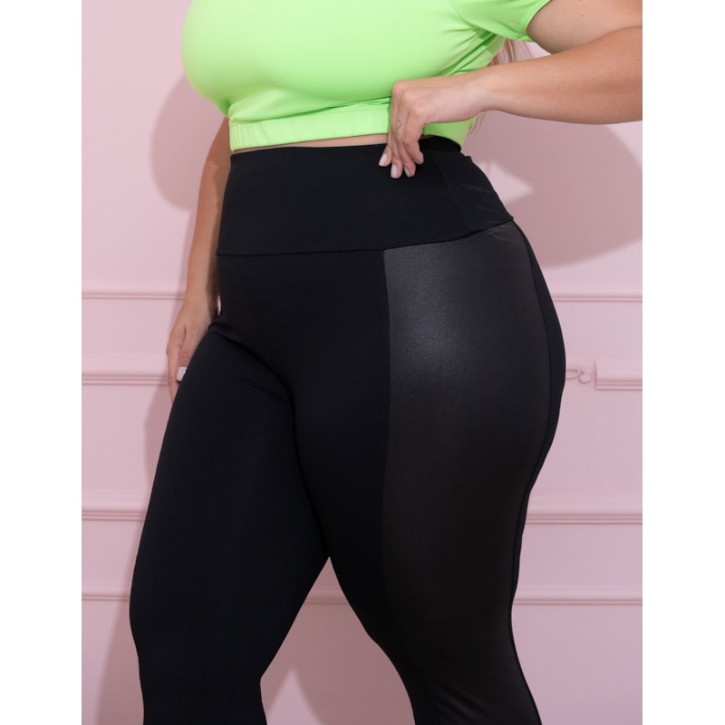 Calça Plus Size Cintura Alta Preta com Recortes Laterais de Cirrê | Ref: 4.4.4290-01