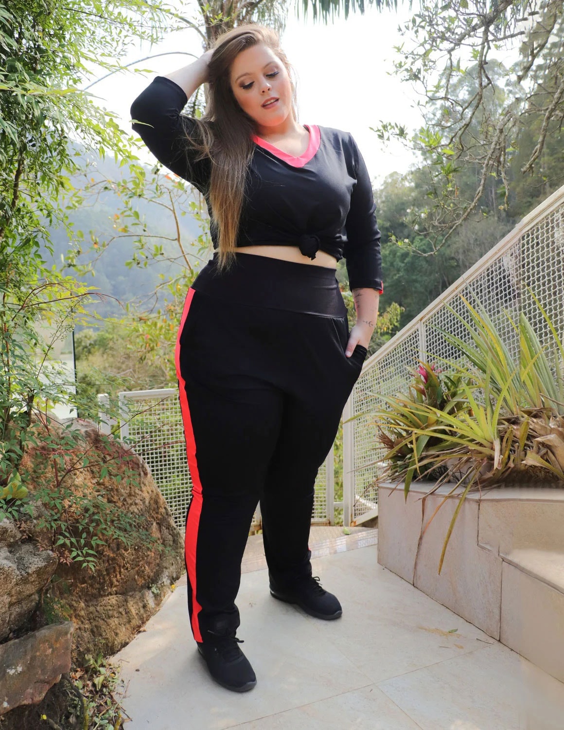 Conjunto Fitness Plus Size Preto com Calça com Bolsos e Blusa | Ref: 4.4.4299-0104