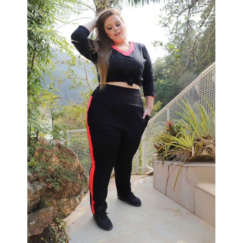 Conjunto Fitness Plus Size Preto com Calça com Bolsos e Blusa | Ref: 4.4.4299-0104