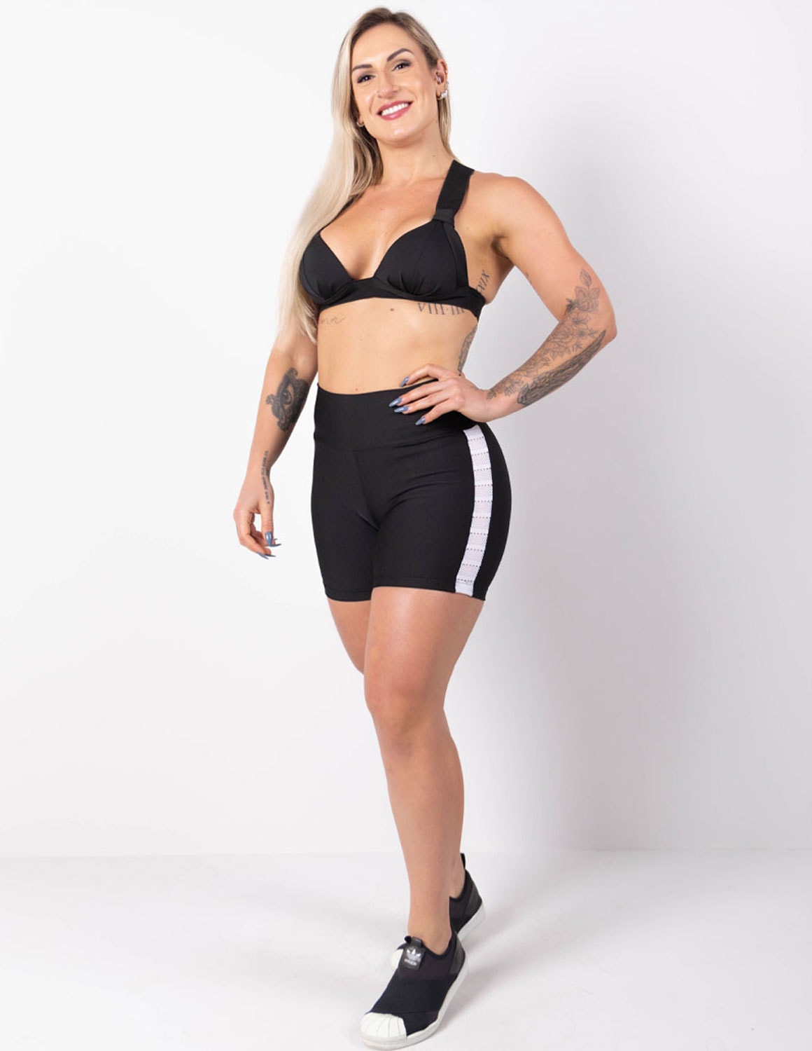 Short Preto com Recortes em Tela Branca nas Laterais | Ref: 4.4.4321-0102TELA