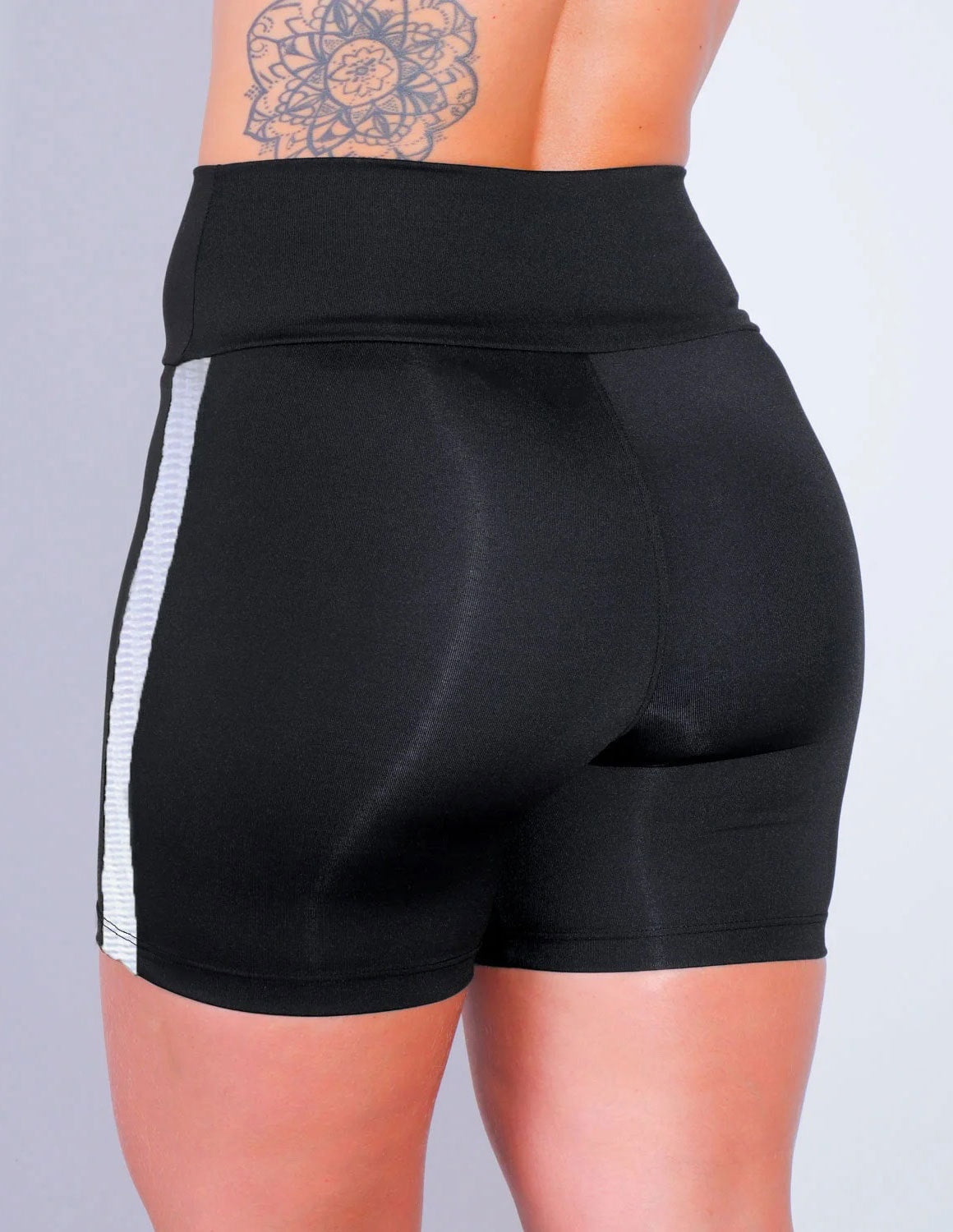 Short Preto com Recortes de Jacquard Texturizado | Ref: 4.4.4321T-0102