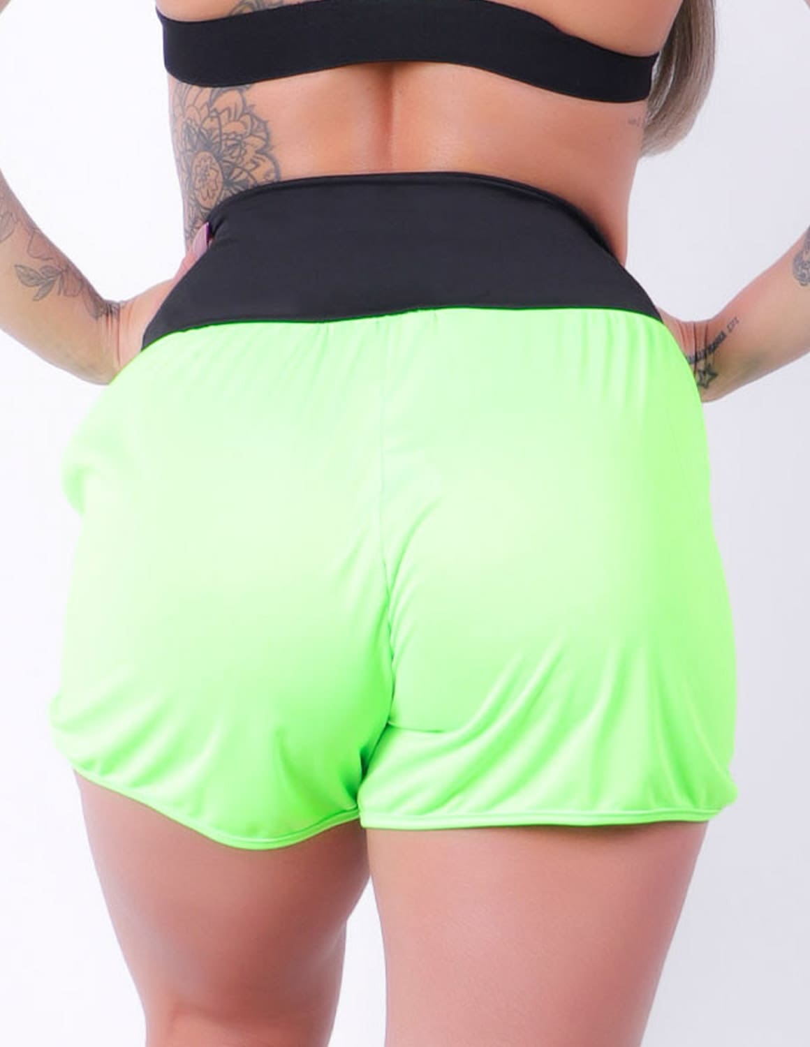 Short Feminino Dry Fit Verde Neon com Bolsos Laterais | Ref: 4.4.4362-32