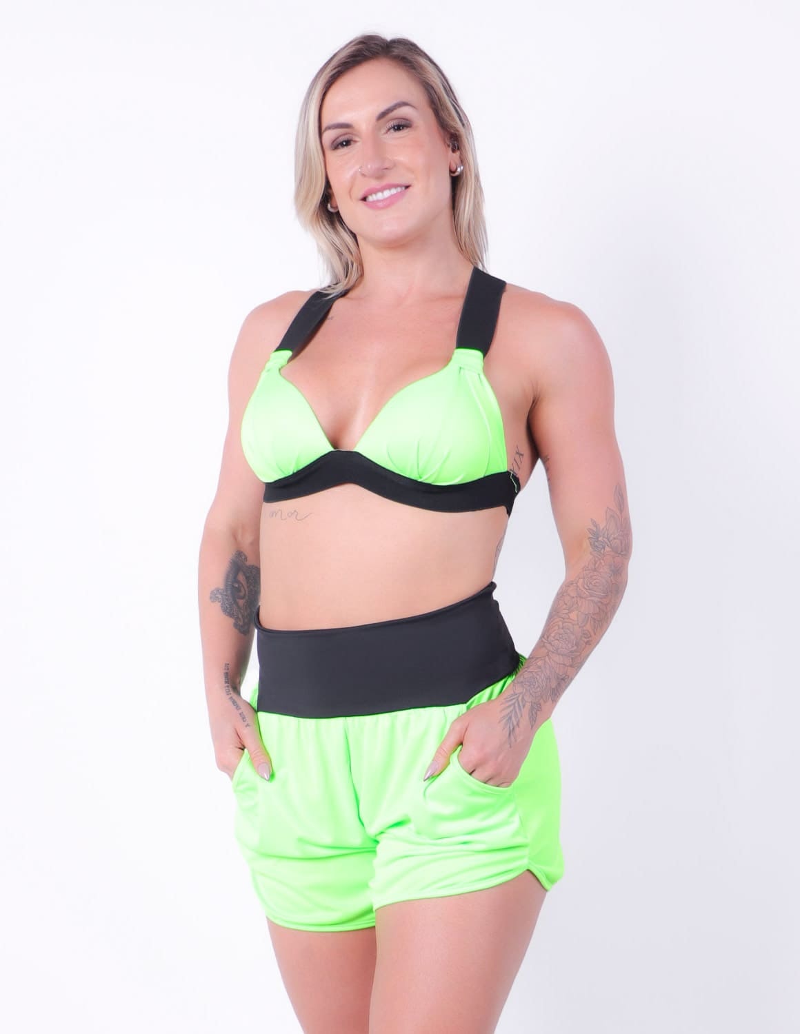 Short Feminino Dry Fit Verde Neon com Bolsos Laterais | Ref: 4.4.4362-32