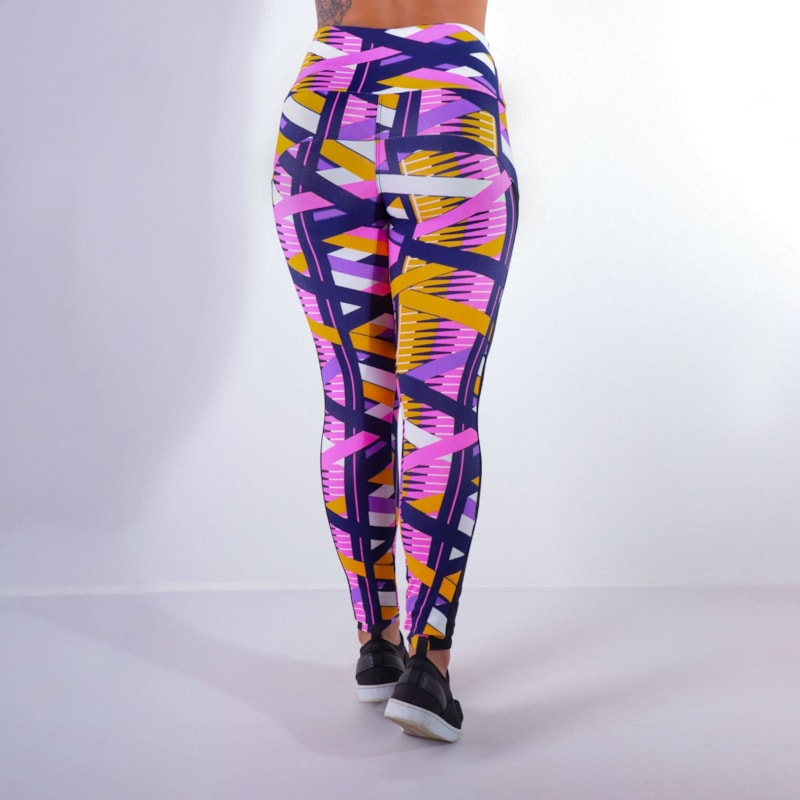 Calça Feminina Fitness Estampada com Recortes de Tela Preta | Ref: 4.4.4369-3189