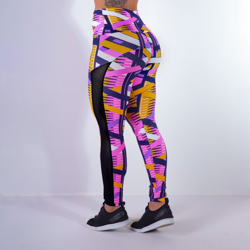 Calça Feminina Fitness Estampada com Recortes de Tela Preta | Ref: 4.4.4369-3189