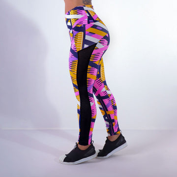 Calça Feminina Fitness Estampada com Recortes de Tela Preta | Ref: 4.4.4369-3189