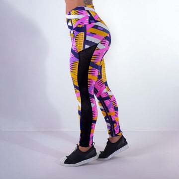Calça Feminina Fitness Estampada com Recortes de Tela Preta | Ref: 4.4.4369-3189