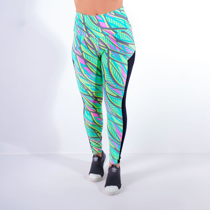 Calça feminina Fitness com Estampa e Recortes de Tela Preta | Ref: 4.4.4369-3190