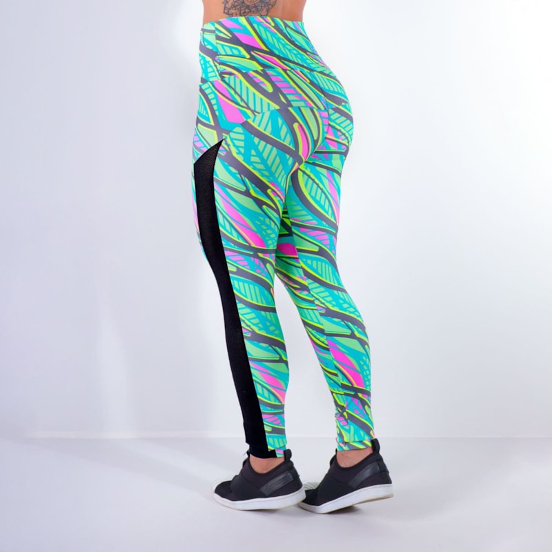 Calça feminina Fitness com Estampa e Recortes de Tela Preta | Ref: 4.4.4369-3190