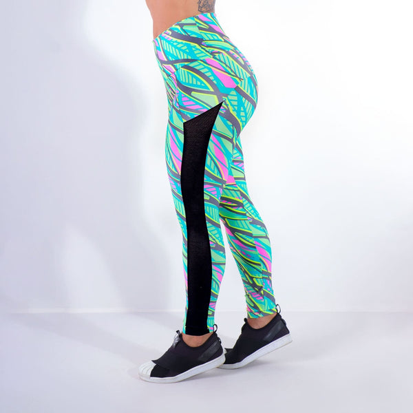 Calça feminina Fitness com Estampa e Recortes de Tela Preta | Ref: 4.4.4369-3190