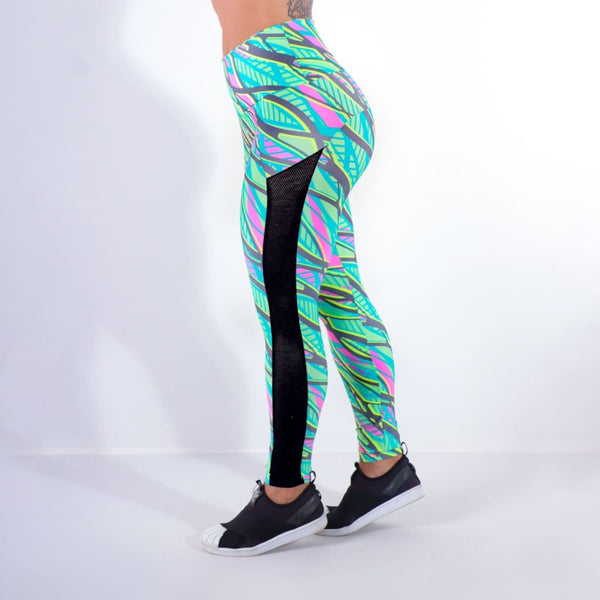 Calça feminina Fitness com Estampa e Recortes de Tela Preta | Ref: 4.4.4369-3190