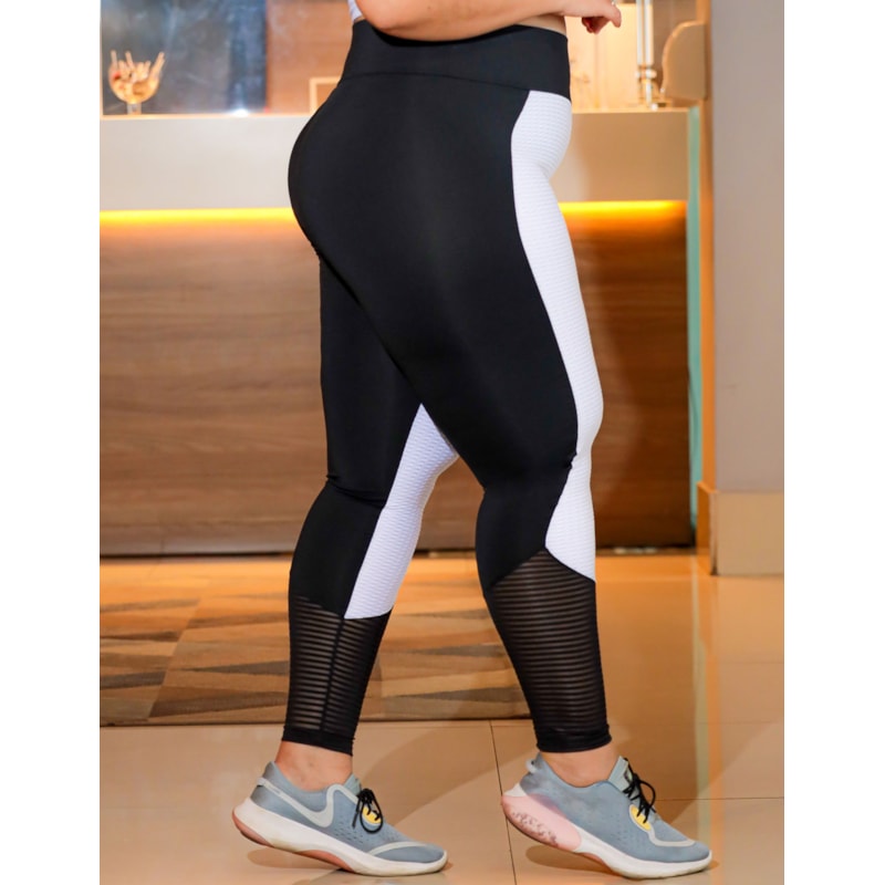 Calça Plus Size Preta e Branca com Jacquard Texturizado e Tela | Ref: 4.4.4371-0102